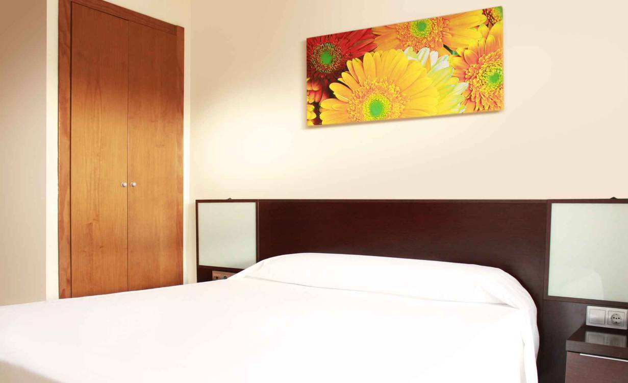 None CONJUNTO DE APARTAMENTOS TURISTICOS MARINA REY Almería None CONJUNTO DE APARTAMENTOS TURISTICOS MARINA REY Almería