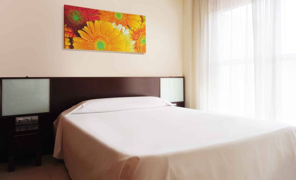 None CONJUNTO DE APARTAMENTOS TURISTICOS MARINA REY Almería None CONJUNTO DE APARTAMENTOS TURISTICOS MARINA REY Almería