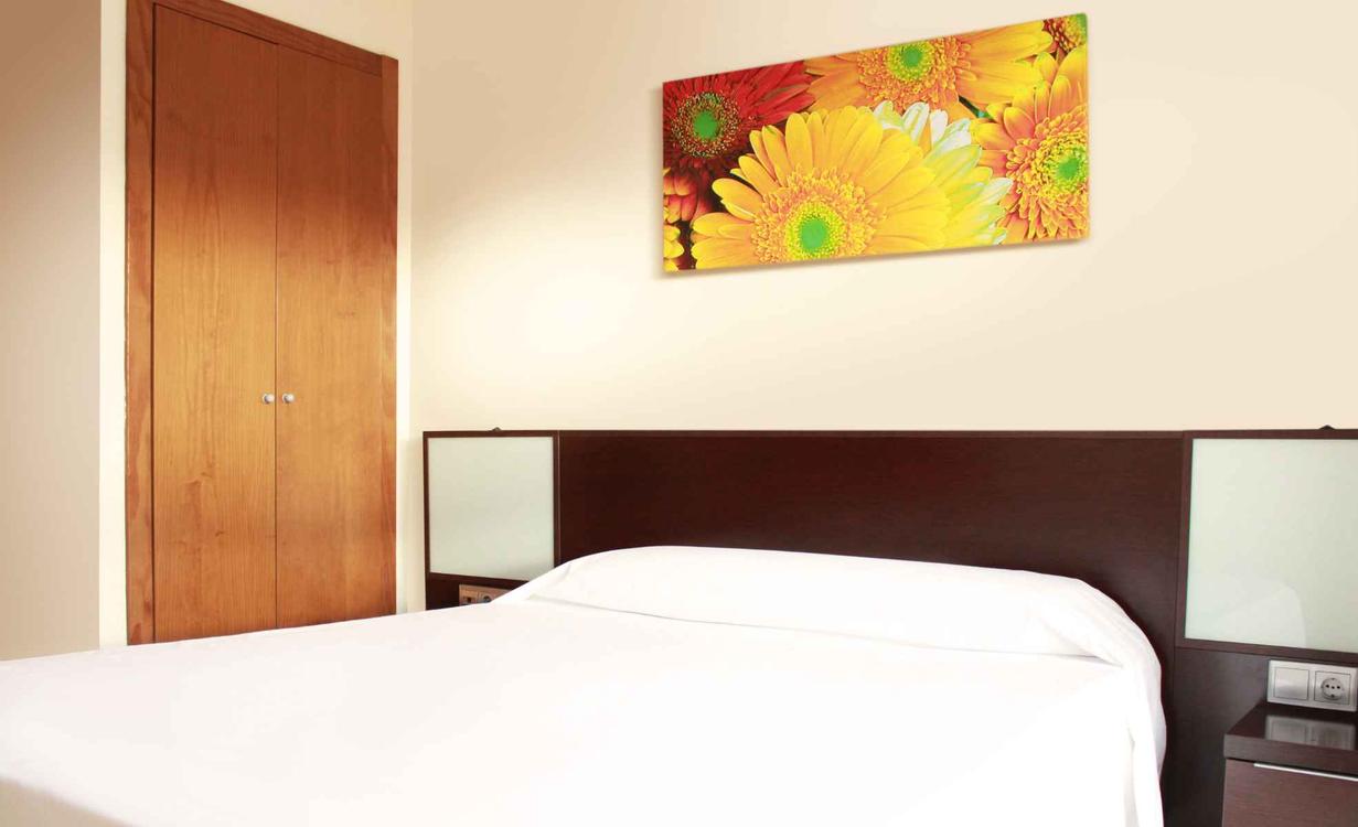 None CONJUNTO DE APARTAMENTOS TURISTICOS MARINA REY Almería None CONJUNTO DE APARTAMENTOS TURISTICOS MARINA REY Almería